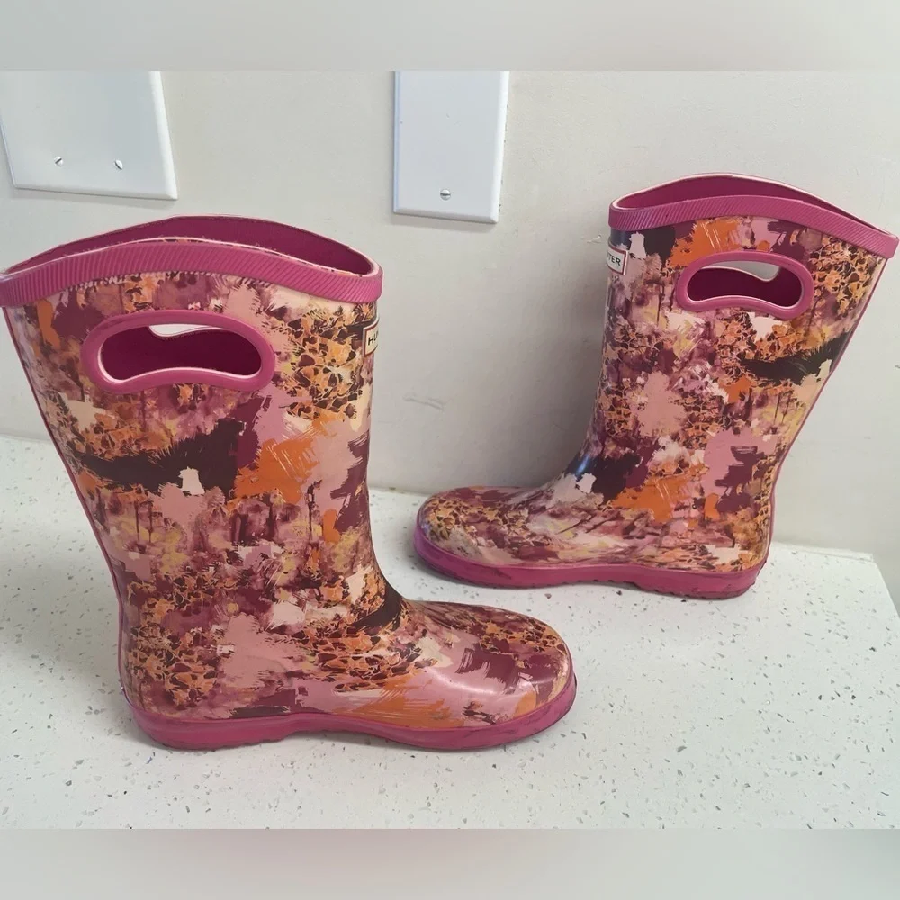 Hunter x Target floral pink rubber rain boots 4Y/ women’s 5.5